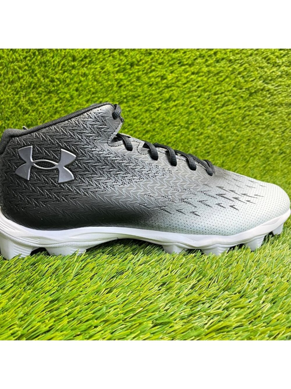 Under Armour Spotlight Franchise RM 4 Mens Size 12 Black White Football Cleats